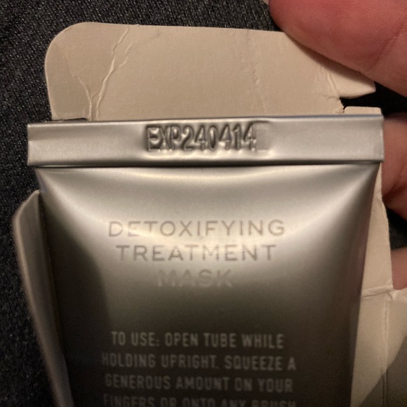 DETOXIFYING TREATMENT MASK - Picture 3 of 3